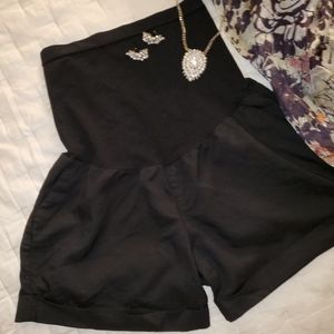 Black cuffed maternity short
